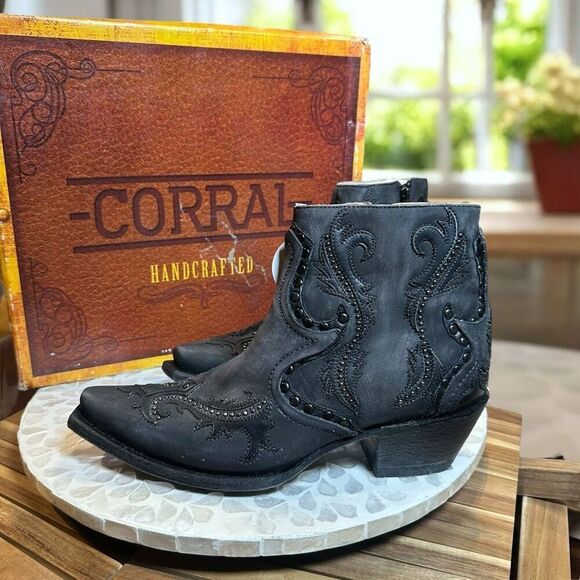 Corral $325 G1381 LD Grey Studs Overlay Ankle Boots Snip Toe Western Cowgirl Wom - Picture 3 of 13